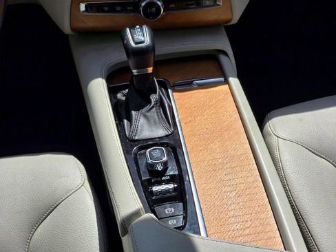 Used 2021 Volvo XC90 T6 Momentum image 20