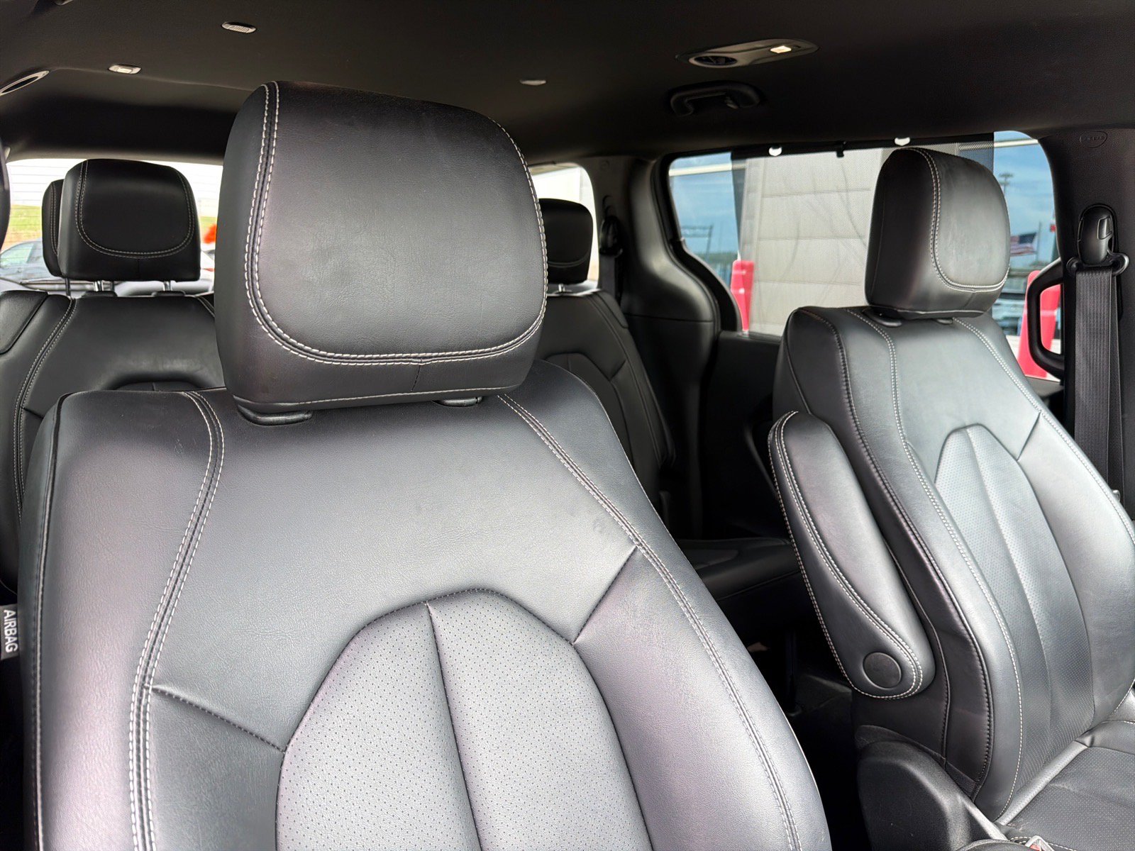 Used 2025 Chrysler Pacifica Select FWD image 34