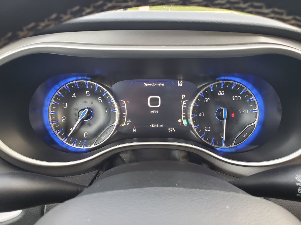 Used 2024 Chrysler Pacifica Touring-L FWD image 27