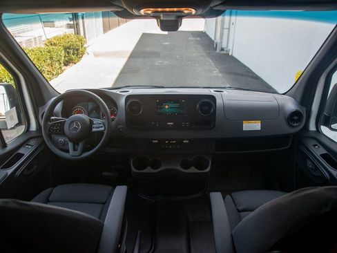 Used 2024 Mercedes-Benz Sprinter 2500 image 26