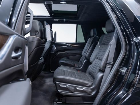 Used 2024 Cadillac Escalade Premium Luxury Platinum AWD/4WD image 21