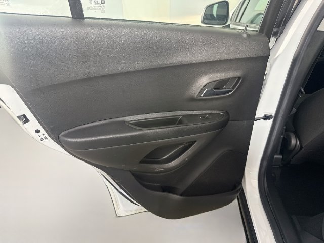 Used 2021 Chevrolet Trax LS FWD image 23