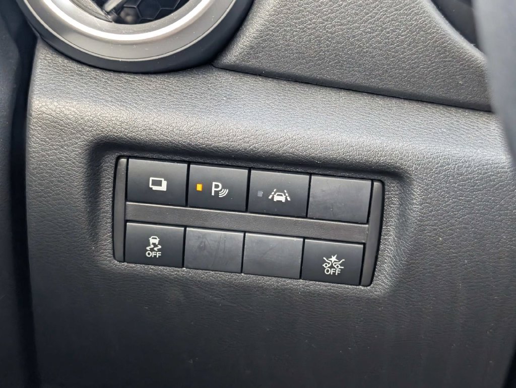 Used 2025 Nissan Versa S FWD image 26