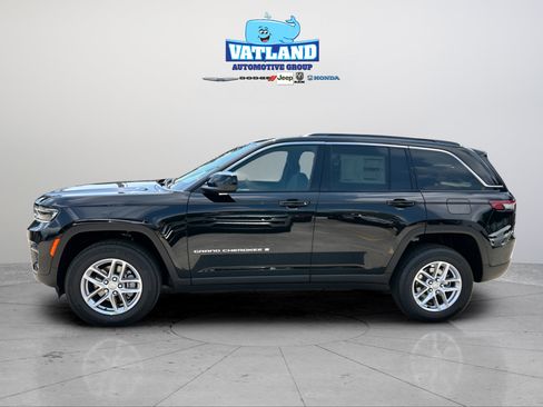 New 2026 Jeep Grand Cherokee Laredo X RWD image 2