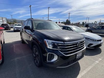 Used 2024 Volkswagen Atlas SE w/ Panoramic Sunroof Package
