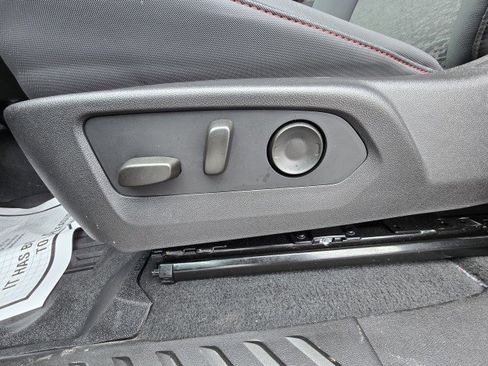 Used 2024 Chevrolet Colorado Z71 w/ Z71 Convenience Package 2 image 18