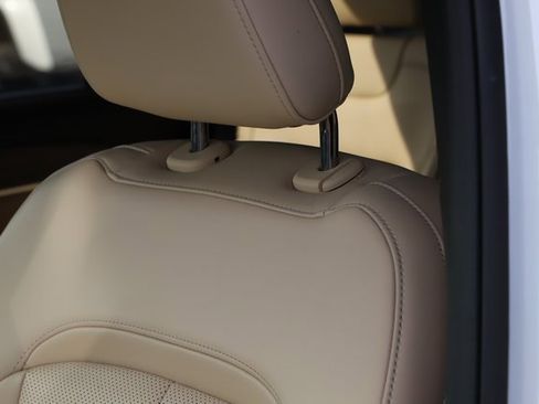 Used 2025 Jeep Grand Cherokee L Limited w/ Luxury Tech Group II image 12