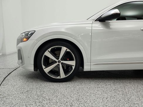 Used 2024 Audi SQ8 Prestige AWD/4WD image 38