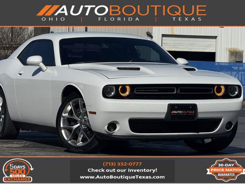 Used 2020 Dodge Challenger SXT w/ Plus Package image 1