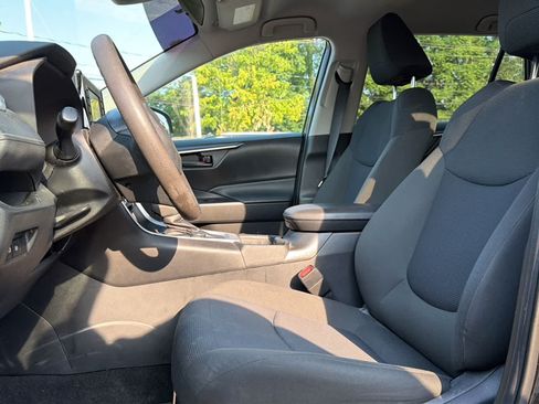 Used 2021 Toyota RAV4 LE AWD/4WD image 14