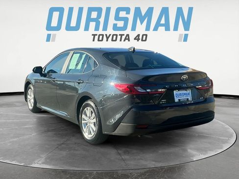 Used 2025 Toyota Camry LE image 4