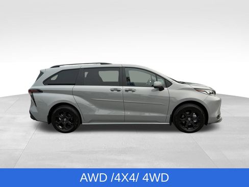 Used 2026 Toyota Sienna XLE Woodland Edition AWD/4WD image 13