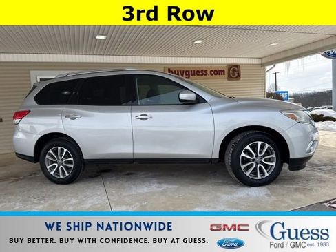 Used 2013 Nissan Pathfinder SV image 1