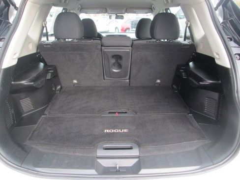 Used 2018 Nissan Rogue S image 12