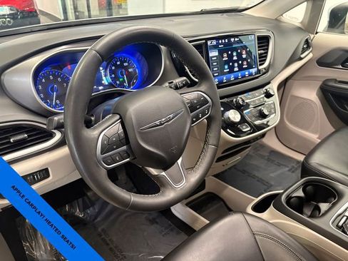 Used 2023 Chrysler Pacifica Touring-L FWD image 23