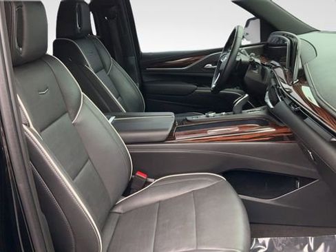 Used 2023 Cadillac Escalade Premium Luxury AWD/4WD image 21