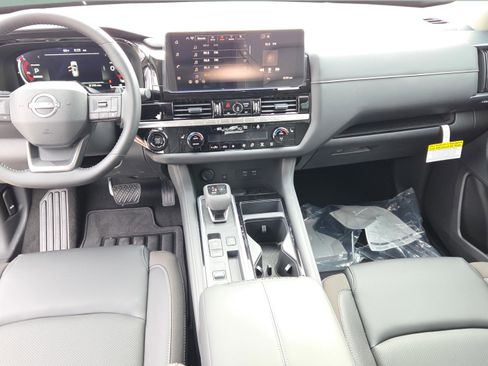 New 2026 Nissan Pathfinder SL image 15