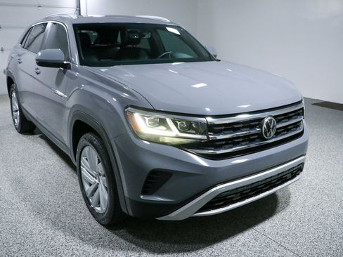 Used 2021 Volkswagen Atlas Cross Sport SE w/ Panoramic Sunroof Package FWD image 5
