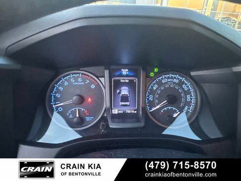Used 2017 Toyota Tacoma TRD Off-Road w/ Premium & Technology Package AWD/4WD image 15