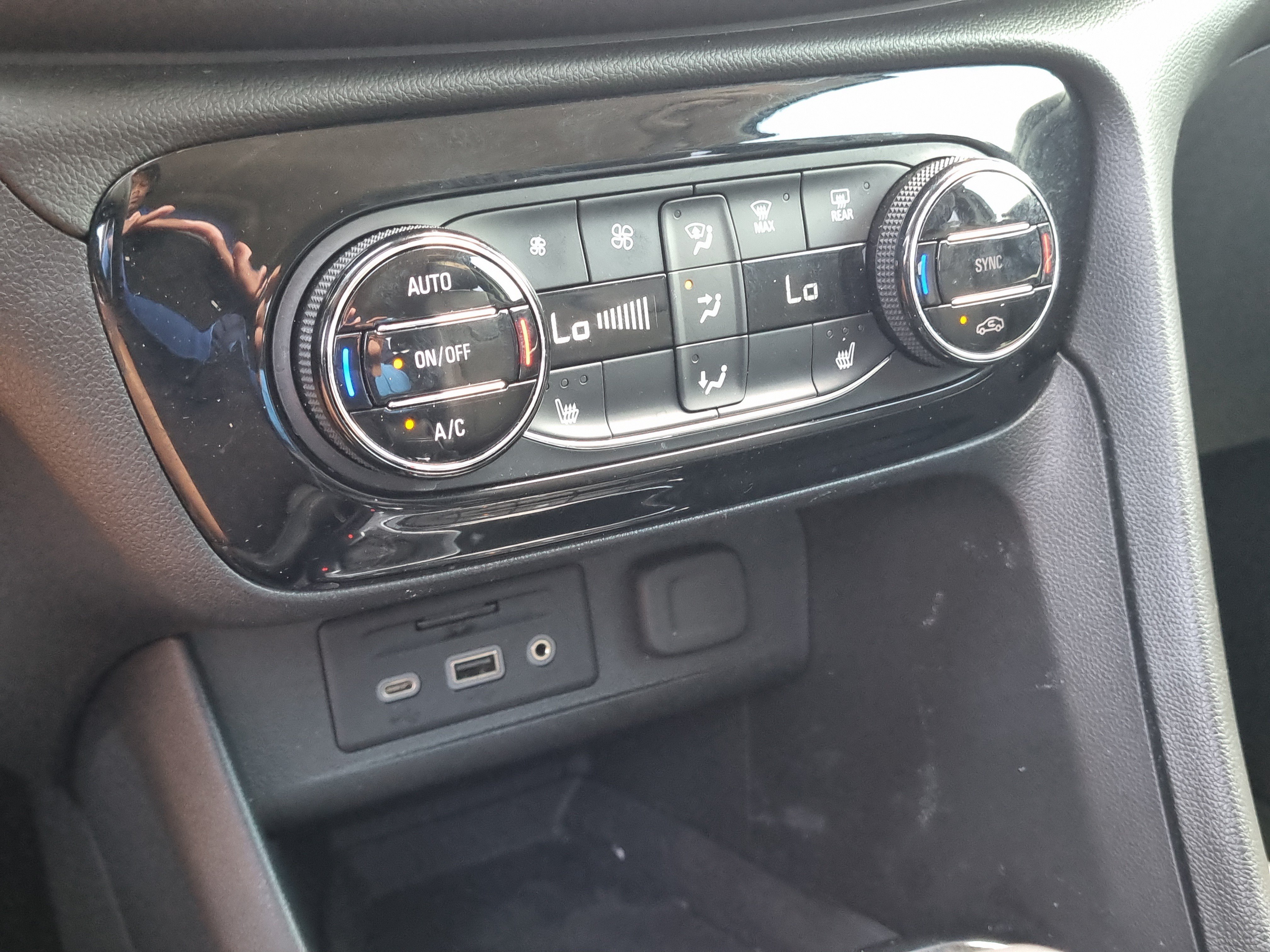 Used 2021 Buick Encore GX Select w/ Advanced Technology Package FWD image 27