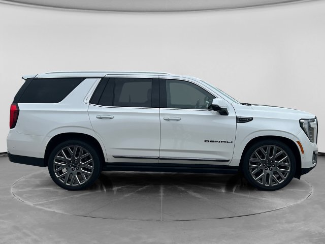 Used 2025 GMC Yukon Denali Ultimate w/ LPO, Illumination Package AWD/4WD image 2