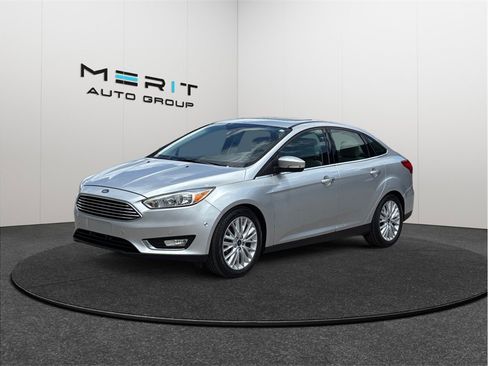 Used 2018 Ford Focus Titanium w/ Titanium Technology Package FWD image 4