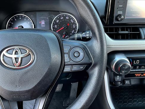 Used 2019 Toyota RAV4 XLE FWD image 12