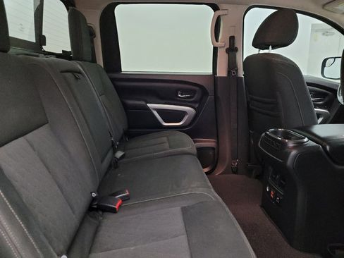 Used 2019 Nissan Titan SV w/ SV Convenience Package image 19