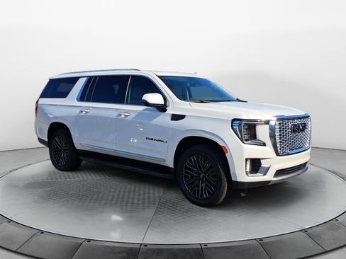 Used 2021 GMC Yukon XL Denali AWD/4WD image 1