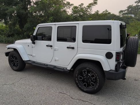 Used 2018 Jeep Wrangler Unlimited Sahara w/ Dual Top Group AWD/4WD image 4