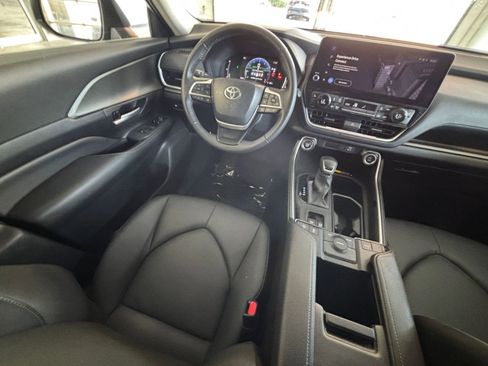 Used 2025 Toyota Grand Highlander FWD image 34
