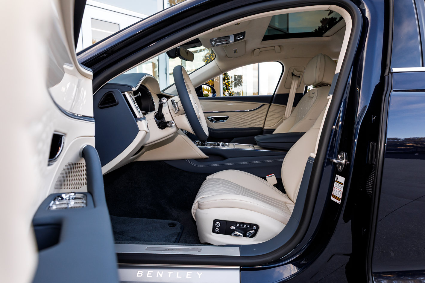 Used 2026 Bentley Flying Spur Azure AWD/4WD image 31