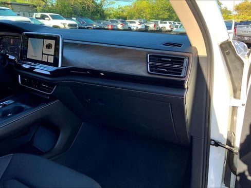 Certified 2024 Volkswagen Atlas SE image 31