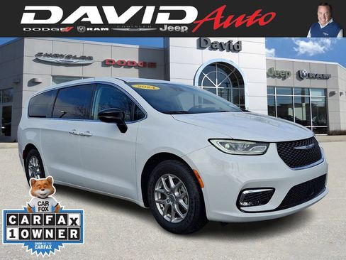 Used 2024 Chrysler Pacifica Touring-L image 1