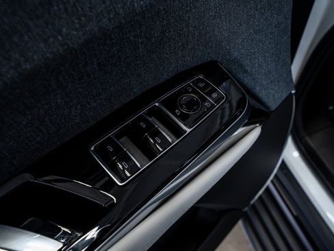 Used 2025 Cadillac Escalade ESV V image 34