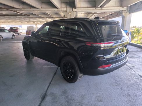 New 2026 Jeep Grand Cherokee Altitude image 7