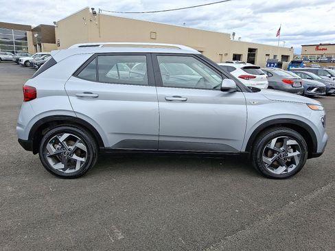 Used 2023 Hyundai Venue SEL image 7