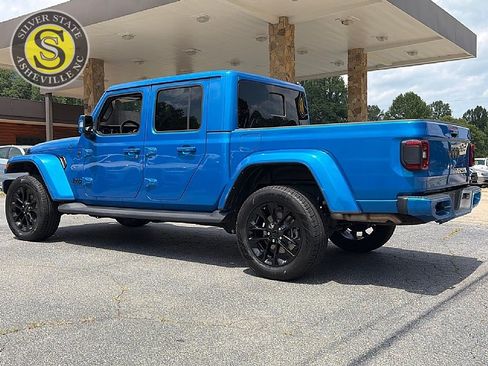 Used 2023 Jeep Gladiator Overland AWD/4WD image 4