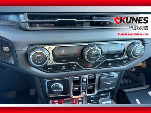 Used 2024 Jeep Wrangler Unlimited Rubicon image 25