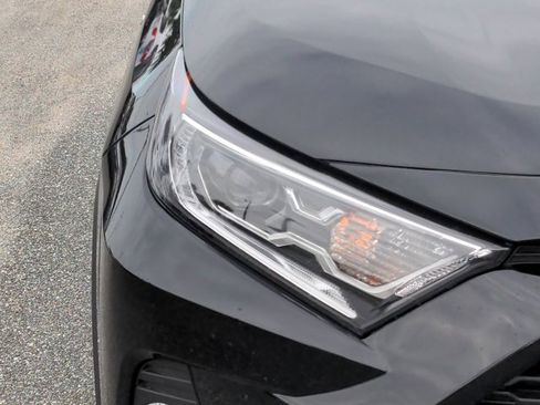 Used 2021 Toyota RAV4 XLE image 10