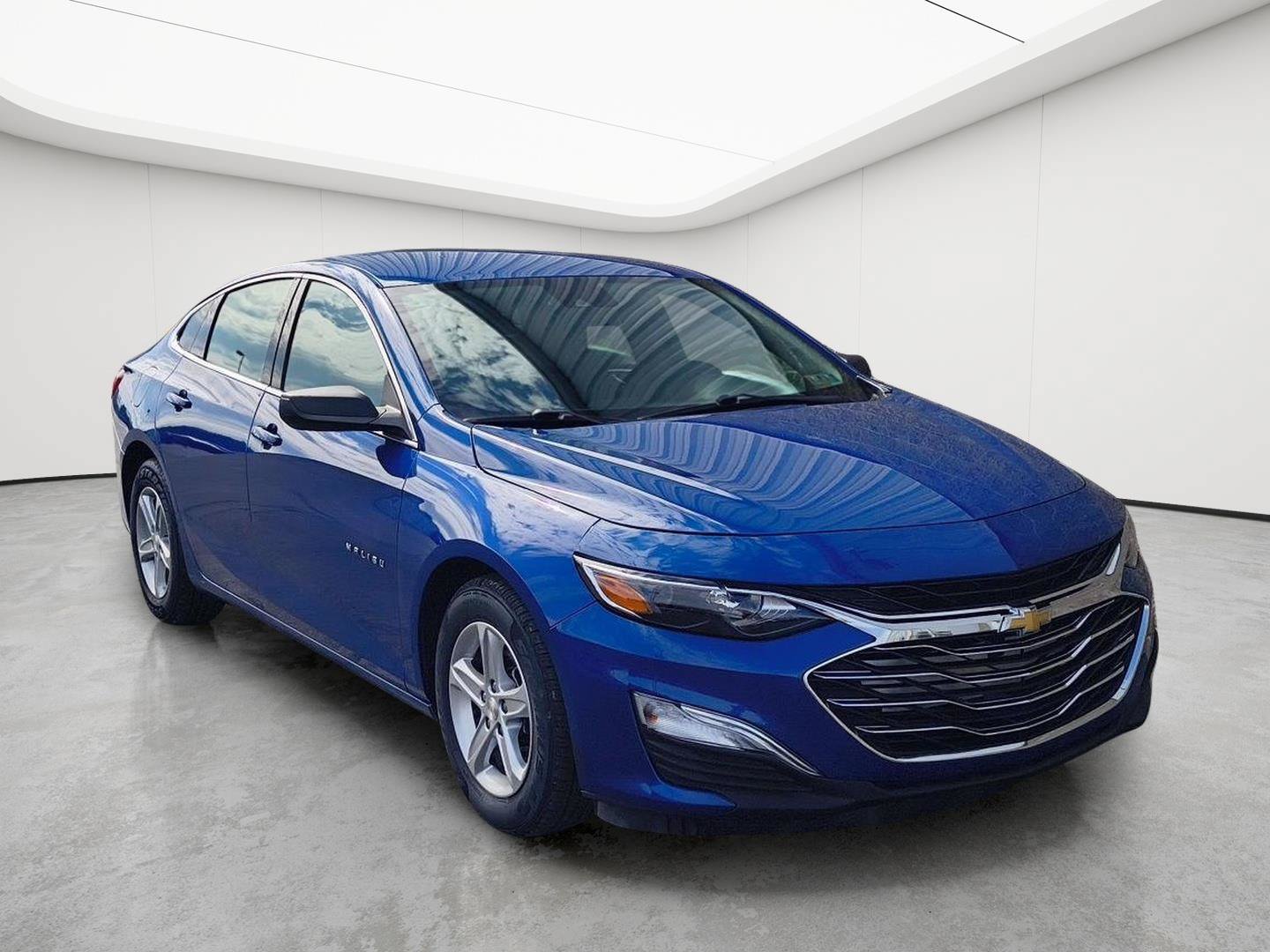 Used 2023 Chevrolet Malibu LS FWD image 2