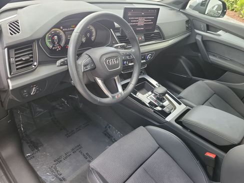 Used 2024 Audi Q5 e Premium Plus w/ Premium Plus Package AWD/4WD image 2