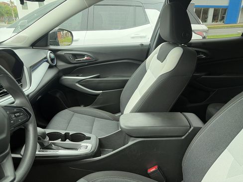 Certified 2024 Chevrolet Trax LS w/ LS Convenience Package FWD image 9