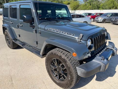 Used 2017 Jeep Wrangler Unlimited Sahara AWD/4WD image 7