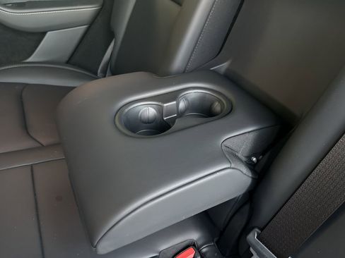 Used 2024 Tesla Model Y Long Range image 38