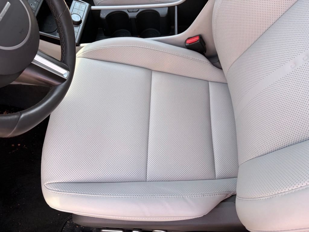 Used 2025 Hyundai Kona Limited AWD/4WD image 24