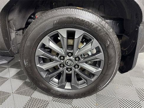 Used 2025 Toyota Land Cruiser image 28