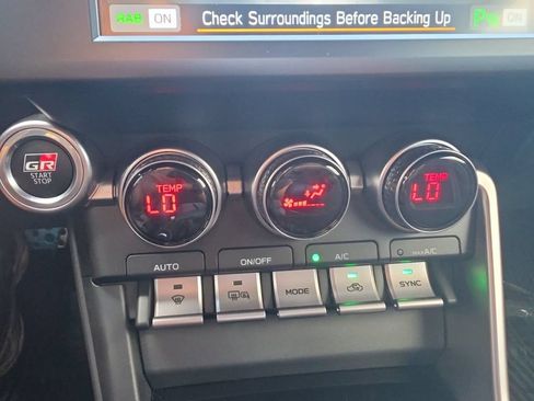 Used 2025 Toyota GR86 Premium w/ ALL Weather Mat Package (TMS) RWD image 21