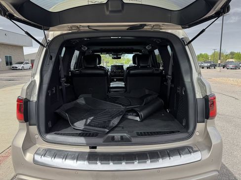 Used 2024 INFINITI QX80 Sensory AWD/4WD image 9