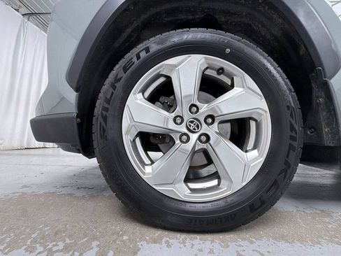 Used 2021 Toyota RAV4 XLE Premium AWD/4WD image 15